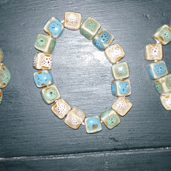 TEN stone stretch bracelets - Picture 3 of 5